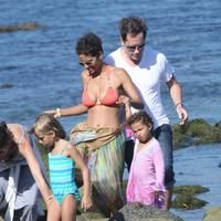 Halle Berry spends her 45th birthday on Malibu Beach photos | Picture 59776